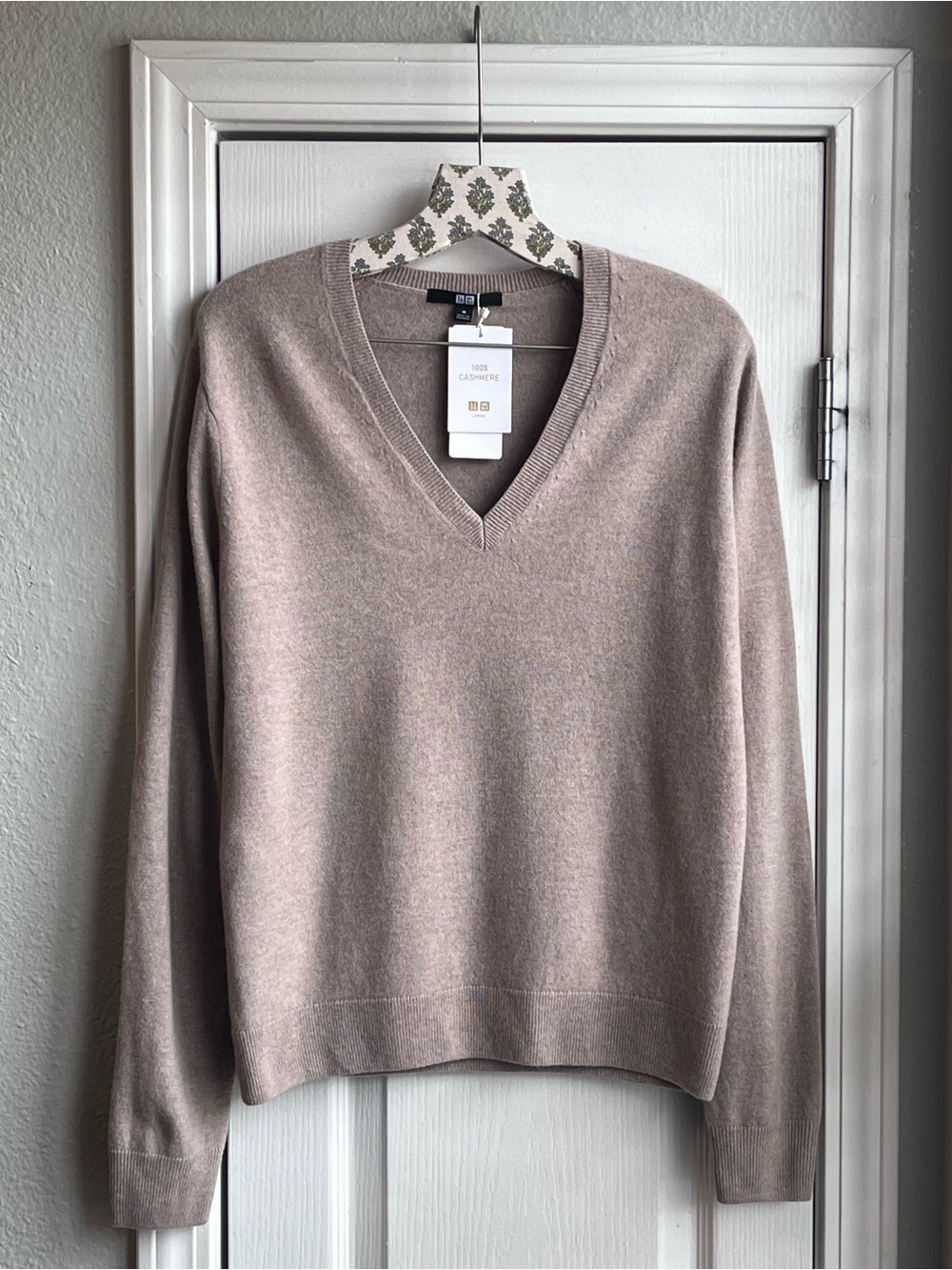 Uniqlo 100% Cashmere V-Neck Pullover Sweater Ribbed Trim Beige Women M